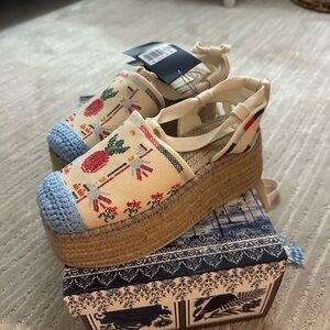 FARM Rio Embroidery Platform Sandals